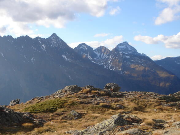 Rechts im Hintergrund der Hochgolling
