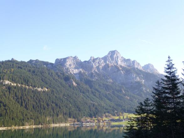 Blick auf Schartschrofen, Flüh, Gimpel und Köllenspitze