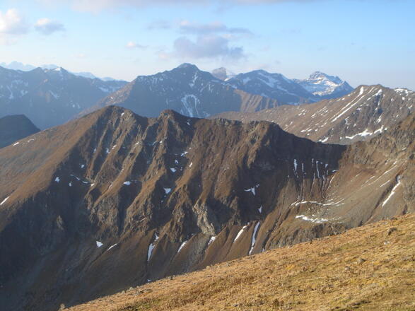 Im Hintergrund re. ab Bildmitte: Zischken - Waldhorn - Kieseck - Hochwildstelle