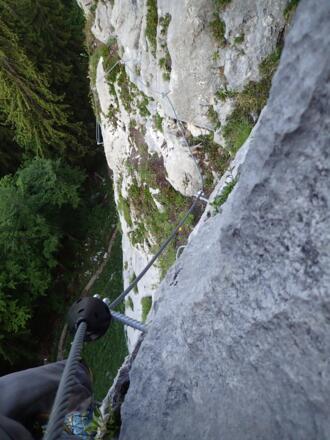 Nach einer kurzen erdigen Passage