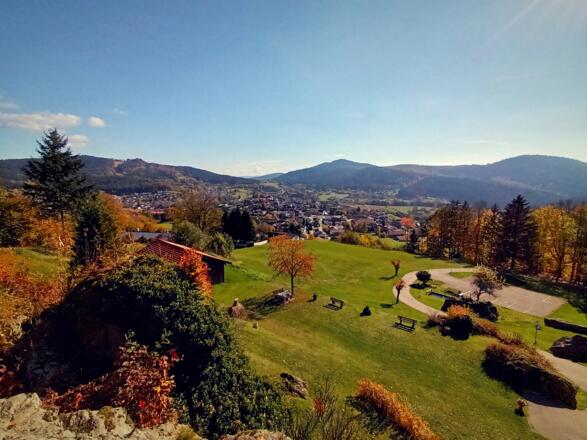 Aussicht nach Bodenmais... vom Wanderweg am Tourbeginn
