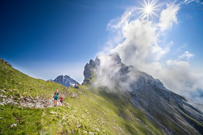 Auf schmalen Pfaden: Abstieg von der Gehrenspitze.
