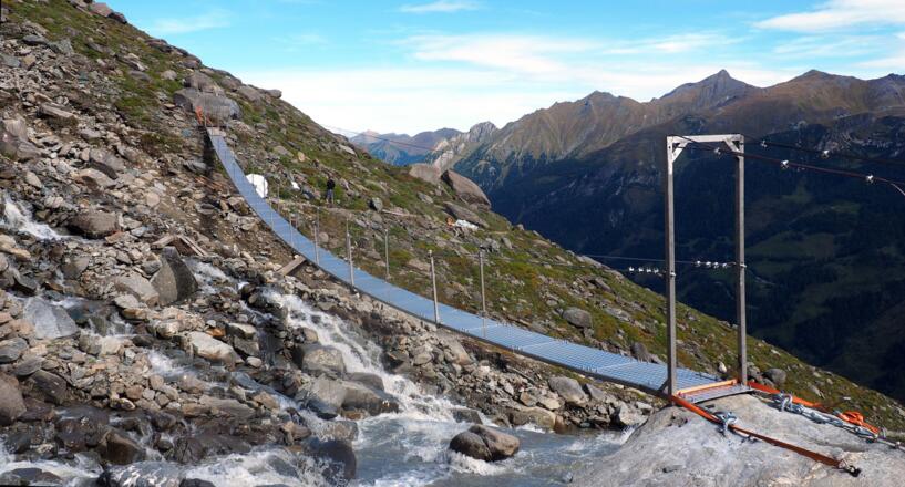 Rückblick zur Hängebrücke ~2120m bis 2110m