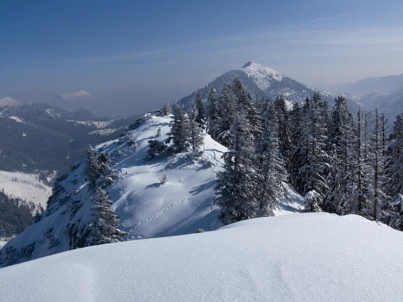 Auch die Schau zum benachbarten Schneidjoch wird neue Tourenpläne provozieren.