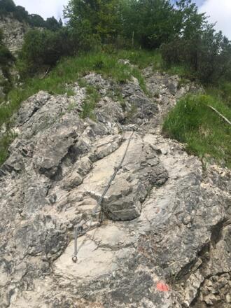 Seilversicherte Stelle beim Aufstieg zum Schildenstein.