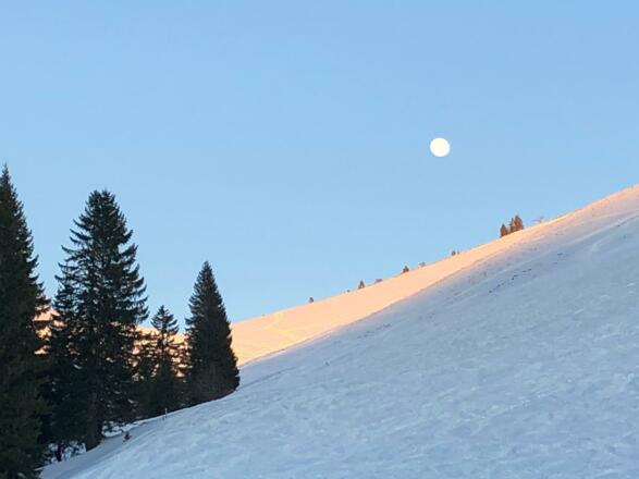 Mond über der Schönfeldhütte