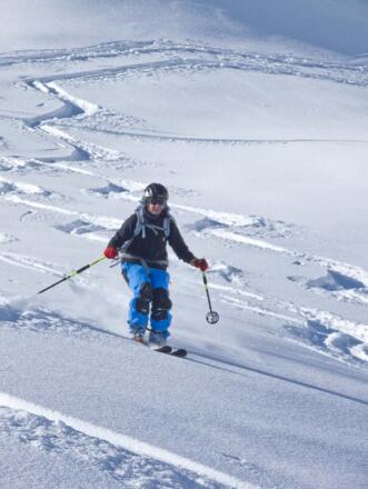Von so schönem Schnee kann man oft nur träumen, und die Spuren stammen alle von uns selber ...