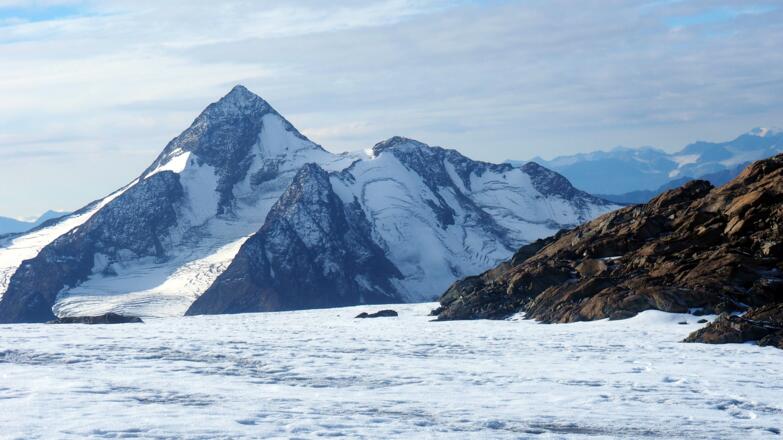 Weißkugel 3739m, genau gegenüber.
