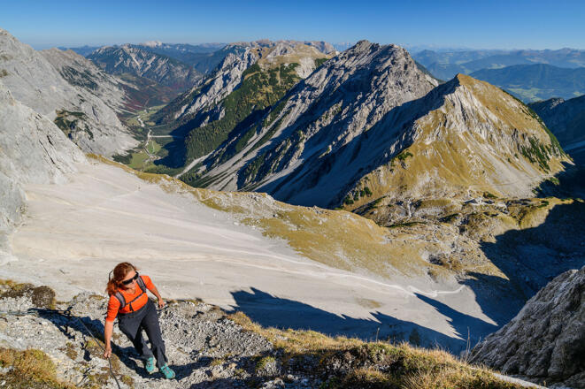 Zweimal erwarten uns drahtseilversicherte Passagen