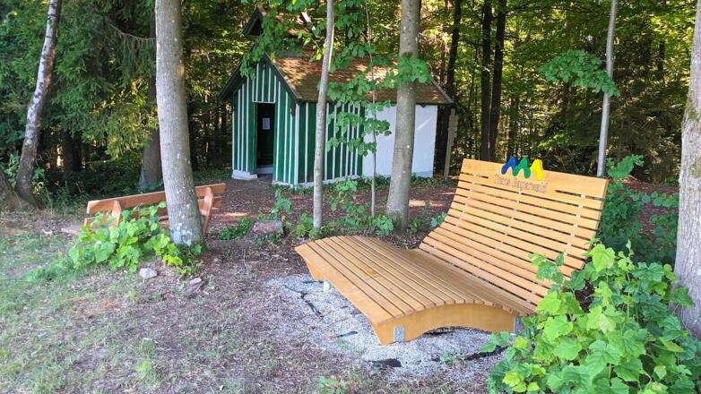 Kapelle und TransBayerwald-Bank nach Pöstlasberg