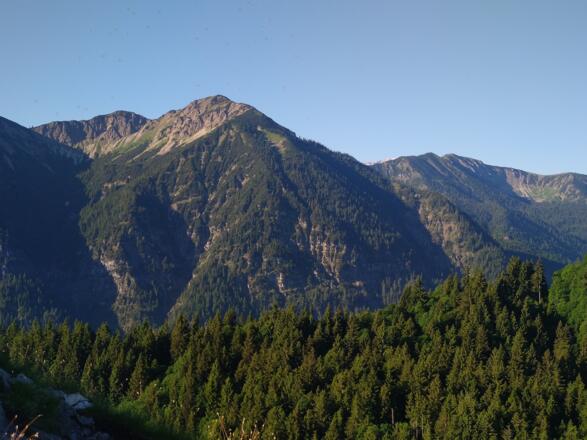 Rechts der Notkarspitze schaut ganz knapp die Zugspitze durch.
