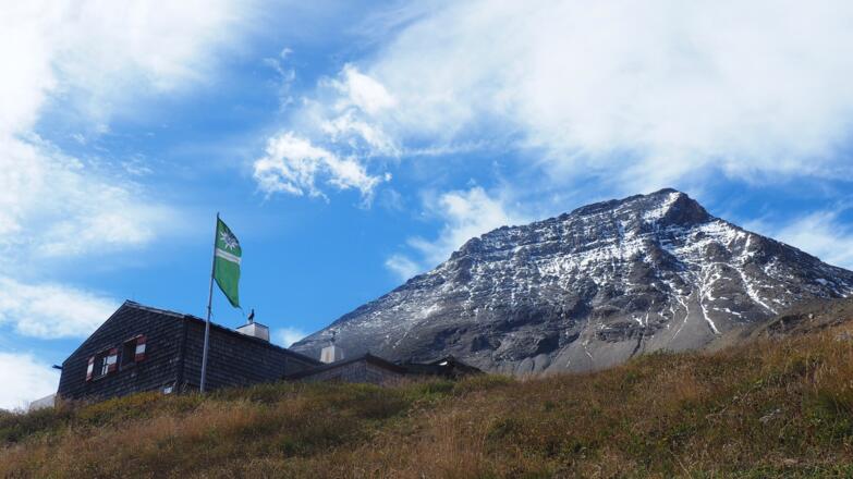 Schwarzenberghütte 2267m mit Hohem Dock