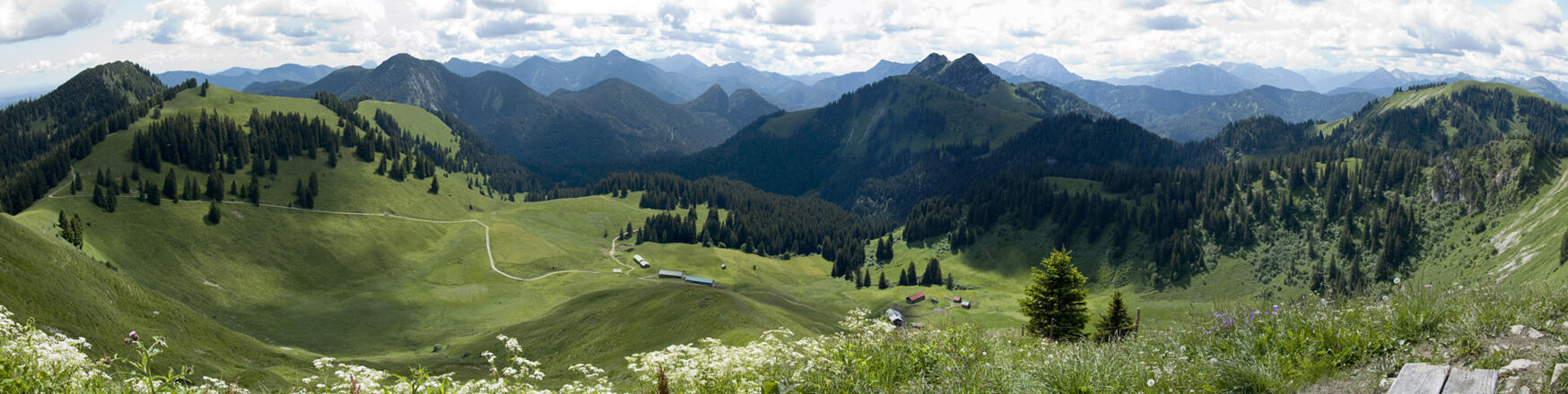 Gipfelpanorama nach Osten von den Kampen bis zum Schönberg