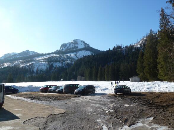 Wanderparkplatz im Achtal im Winter
