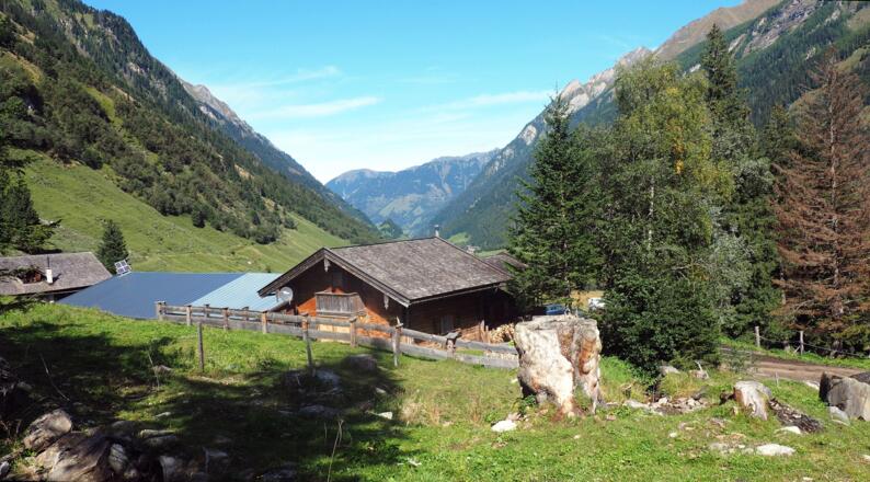 Vögerlalm 1270m hier links ab