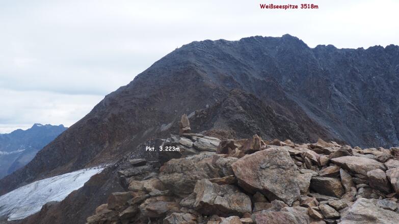 Punkt 3223 m, leicht links nach Osten