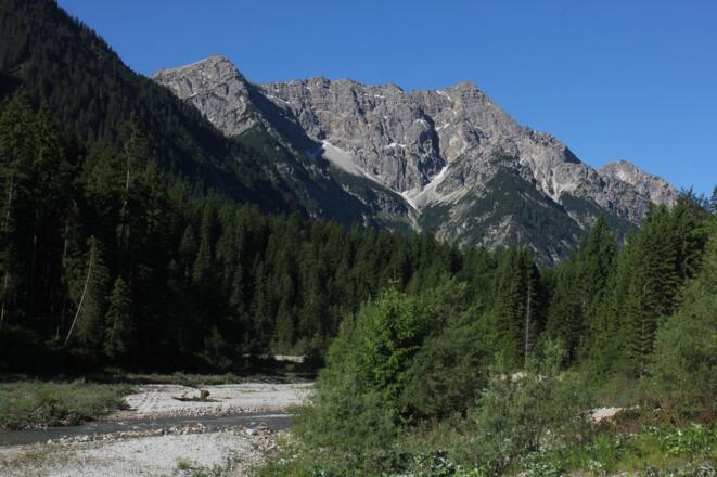 Blick vom Talboden zum Gipfelgrat