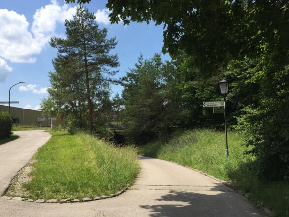 In Gelting unter der Straße durch.