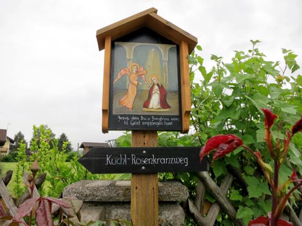 Die erste Station des Rosenkranzweges.