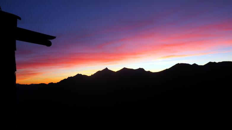 Sonnenaufgang auf der Schwarzenberghütte 2267m