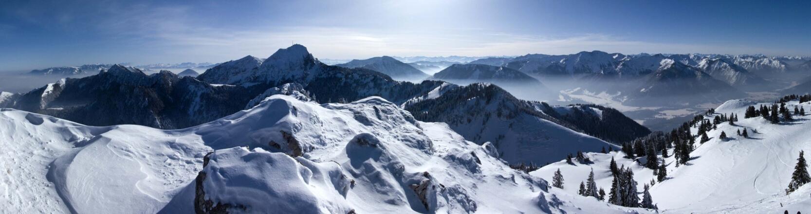 Mit der Panoramakamera zeigt sich die grenzenlose Schönheit dieses Alpenbereichs.