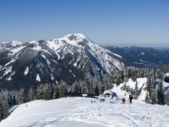 Auch der Wallberg gibt sich winterlich.