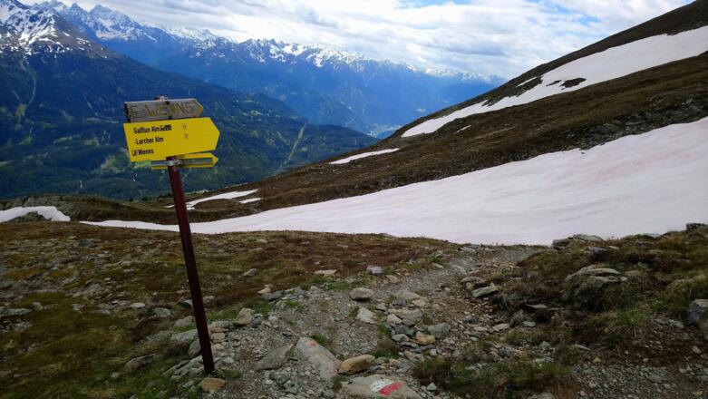 Direkt vom Gipfel Abstieg nach Süden