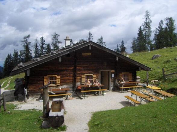 Eine Einkehrmöglichkeit erwartet uns auf der Mitterkaser-Alm.