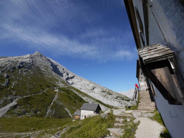 Blick vom Watzmannhaus zum Hocheck, dem Ziel der morgigen Etappe.