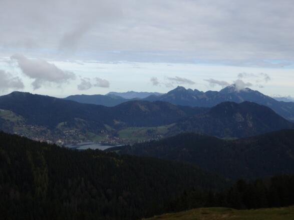 Blick von der Gindelalmschneid auf Schliersee und Wendelstein