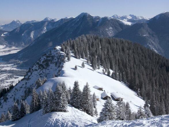 Ein malerischer Rückblick auf die Rauheckalm