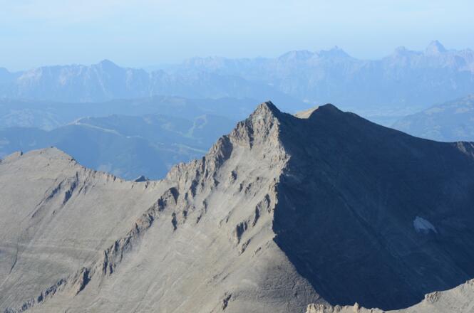 Blick vom Wiesbachhorn zum Hohen Tenn; hinten Breithorn und Watzmann
