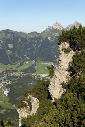 Der Übergang vom Zunterkopf zum Tauern führt durch prächtiges Berggelände.