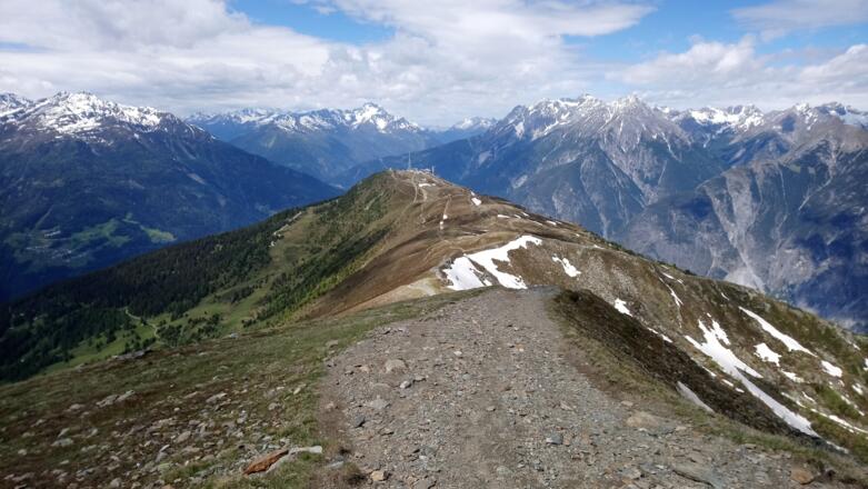 Blick zurück zur Bergstation der Seilbahn