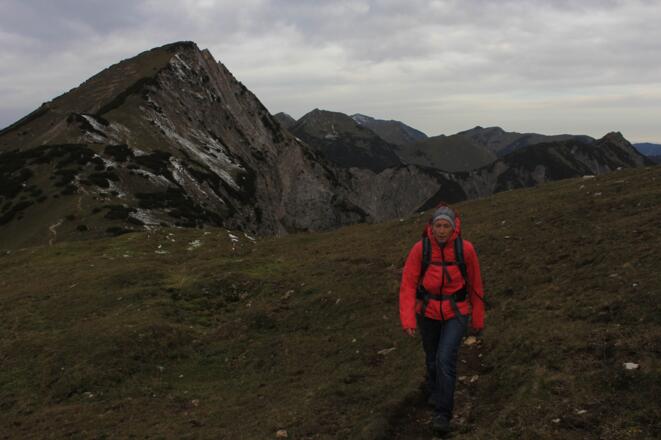 Am vom Kompar herkommenden Gipfelrücken.