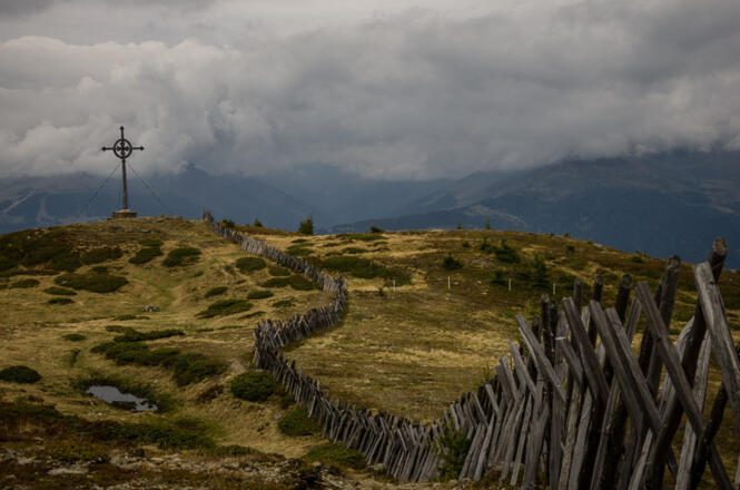 Das "Heimkehrerkreuz" auf dem Ederplan oberhalb des Anna-Schutzhauses.