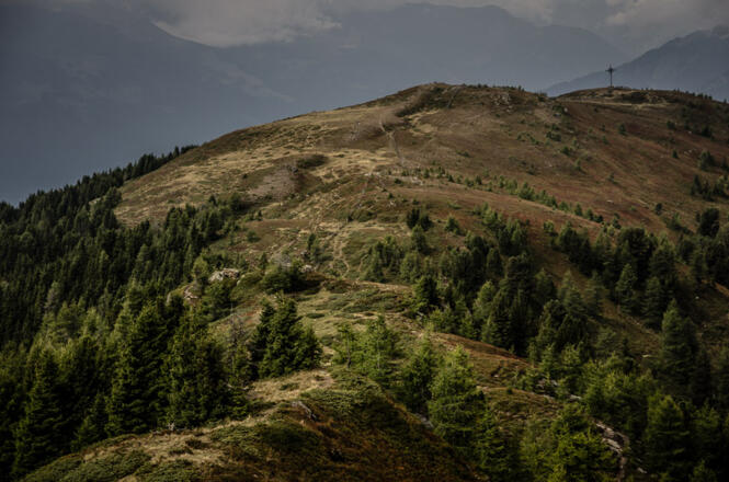 Ziel in Sicht: das "Heimkehrerkreuz" auf dem Ederplan.