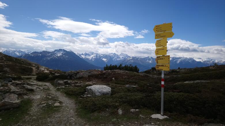 Wegweiser Richtung 1. Gipfel - Venet