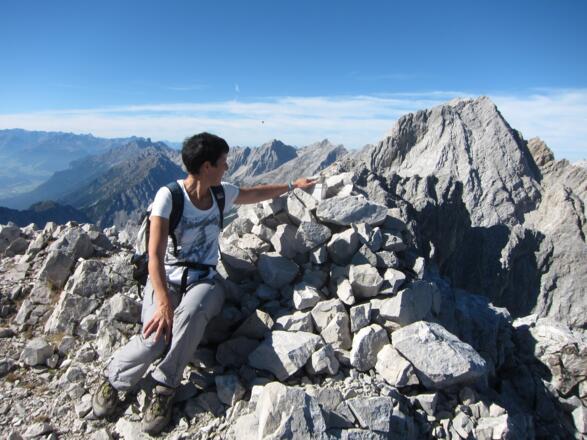 Das Steinmandl mit Gipfelbuch auf der Walderkampspitze