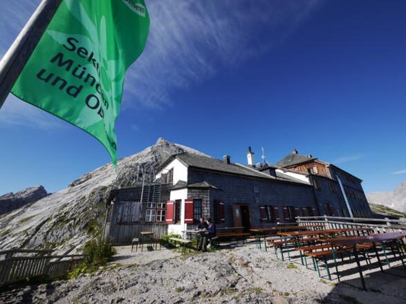 Sonnenterrasse am Watzmannhaus.