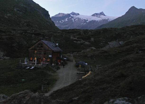 Johannishütte am Abend