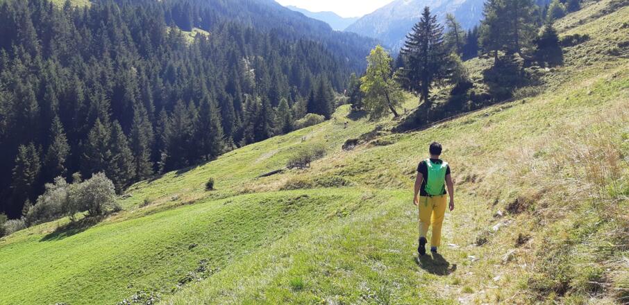 die Fahne der Voldertalhütte bereits in Sicht