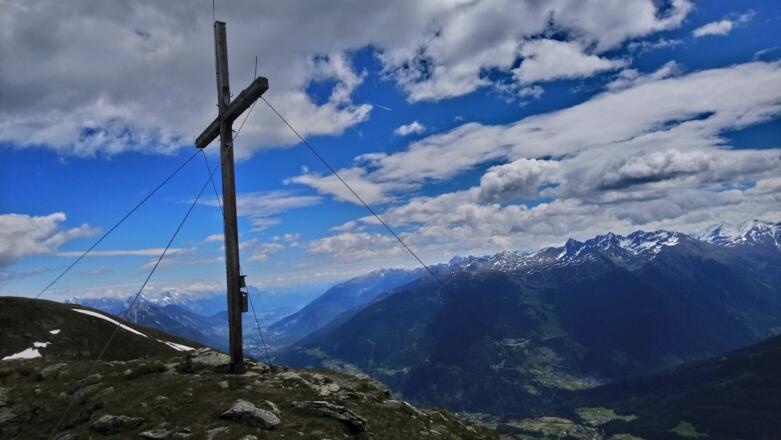 am nächsten Gipfel, dem Piller Kreuz