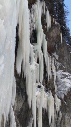 Bedrohliche Eiszapfen überall