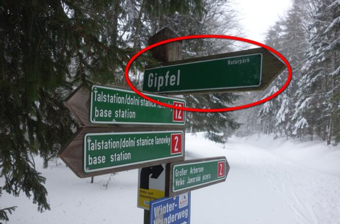 Immer der Beschilderung Gipfel folgen