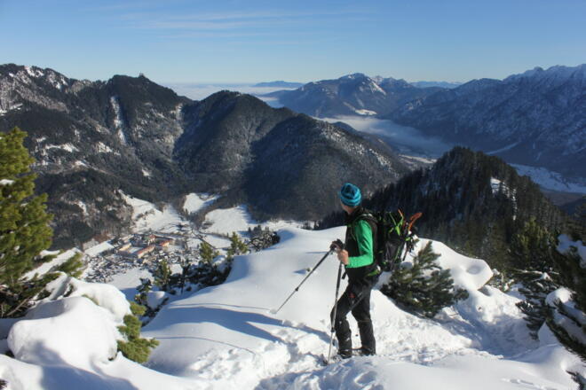 Der Blick zurück nach Ettal mit dem bekannten Kloster Ettal