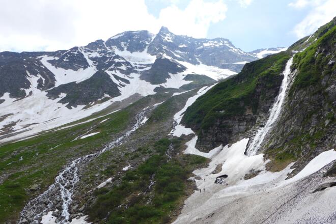 Im Abstieg vom Hocharn: unter der Nordwand des Sonnblicks