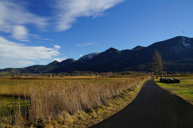 Ohlstadt mit verschneitem Heimgarten