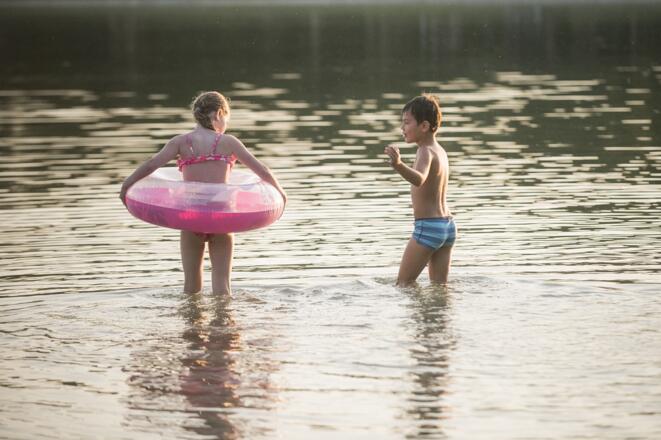 Spielende Kinder am Kranzberger See