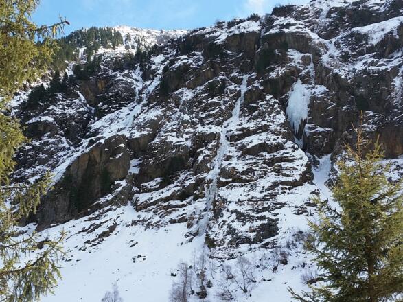 Übersichtsfoto mit dem Vierten Zwerg ungefähr in Bildmitte